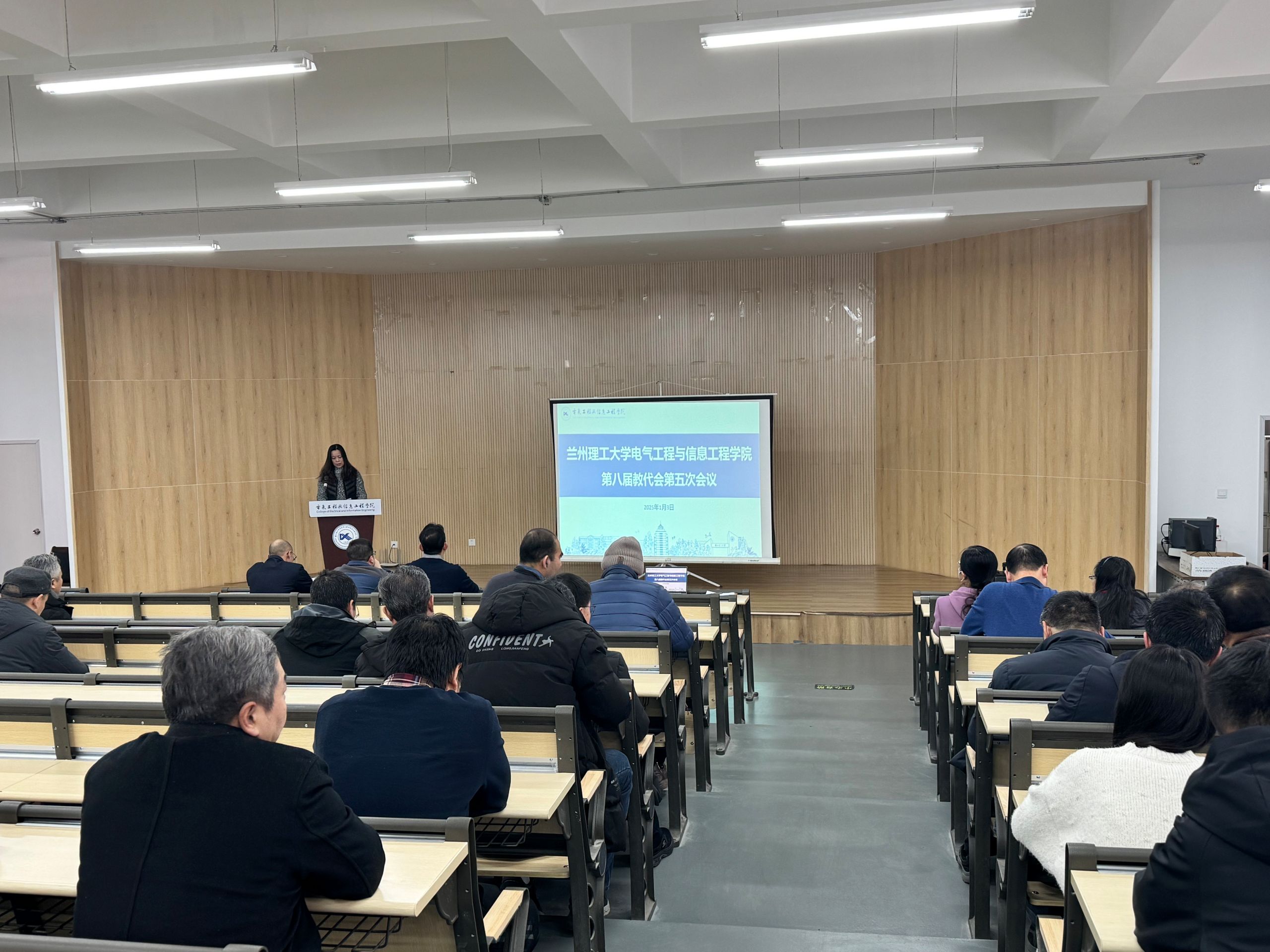 电信公司召开第八届五次教职工代表大会